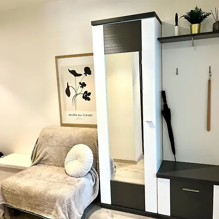 The Elite Ii Downtown Ac & Garage Parking Apartment Pressburg