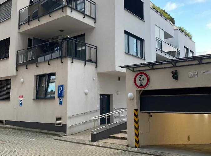 The Elite Ii Downtown Ac & Garage Parking Apartment Pressburg